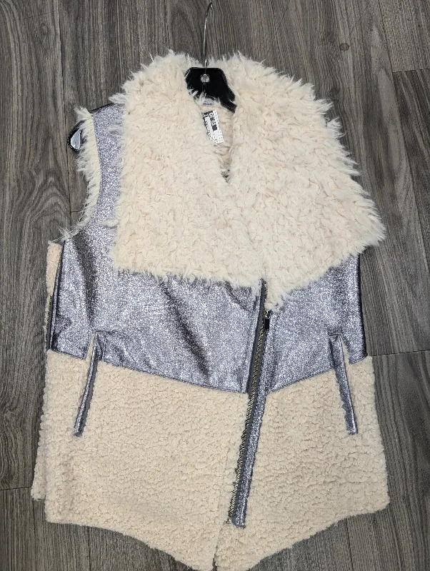 Vest Faux Fur & Sherpa By Clothes Mentor In Silver, Size: S